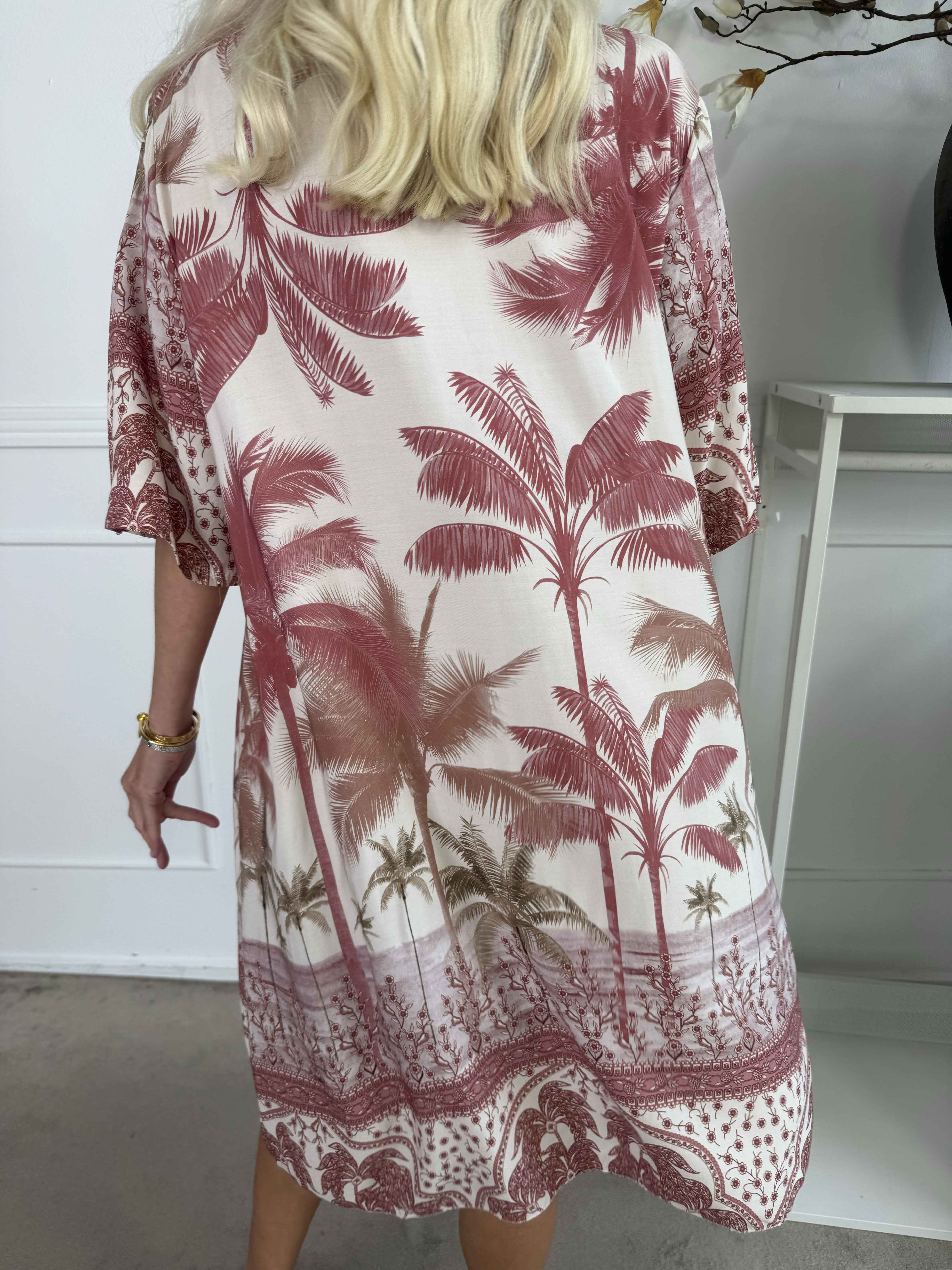 Julia - Sommerkjole med palmer og mønster